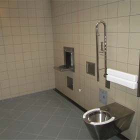 Behinderten-WC.jpg